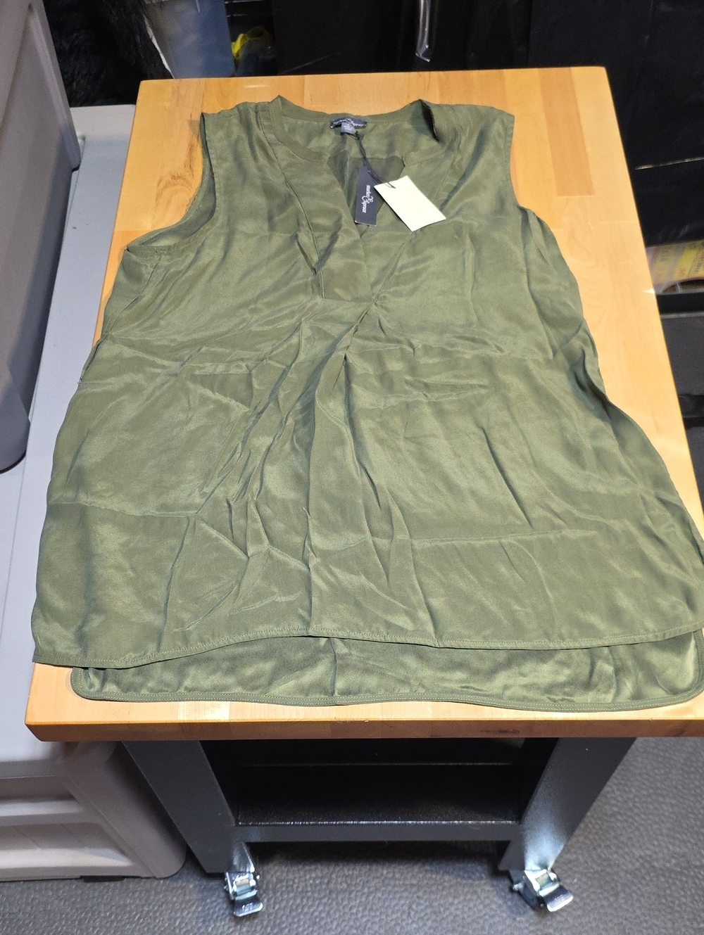 Market & Spruce Olive Green V-Neck Sleeveless Camisole
